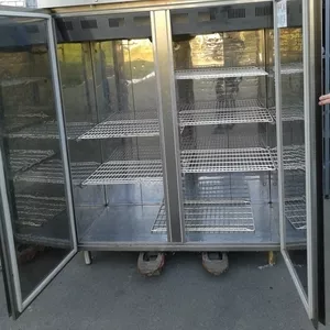 Продам холодильный шкаф на 1400 л Zanussi бу для общепита