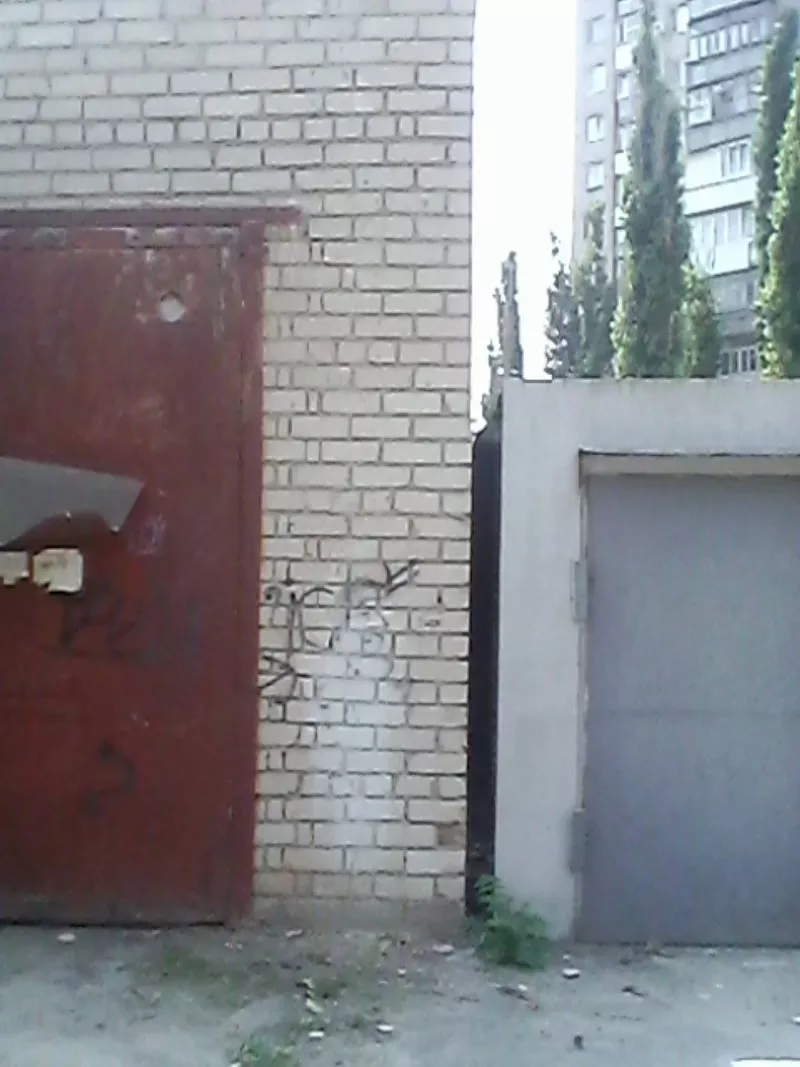 Капитальный гараж на Шуменском,  р-н АТБ. Проходное место
