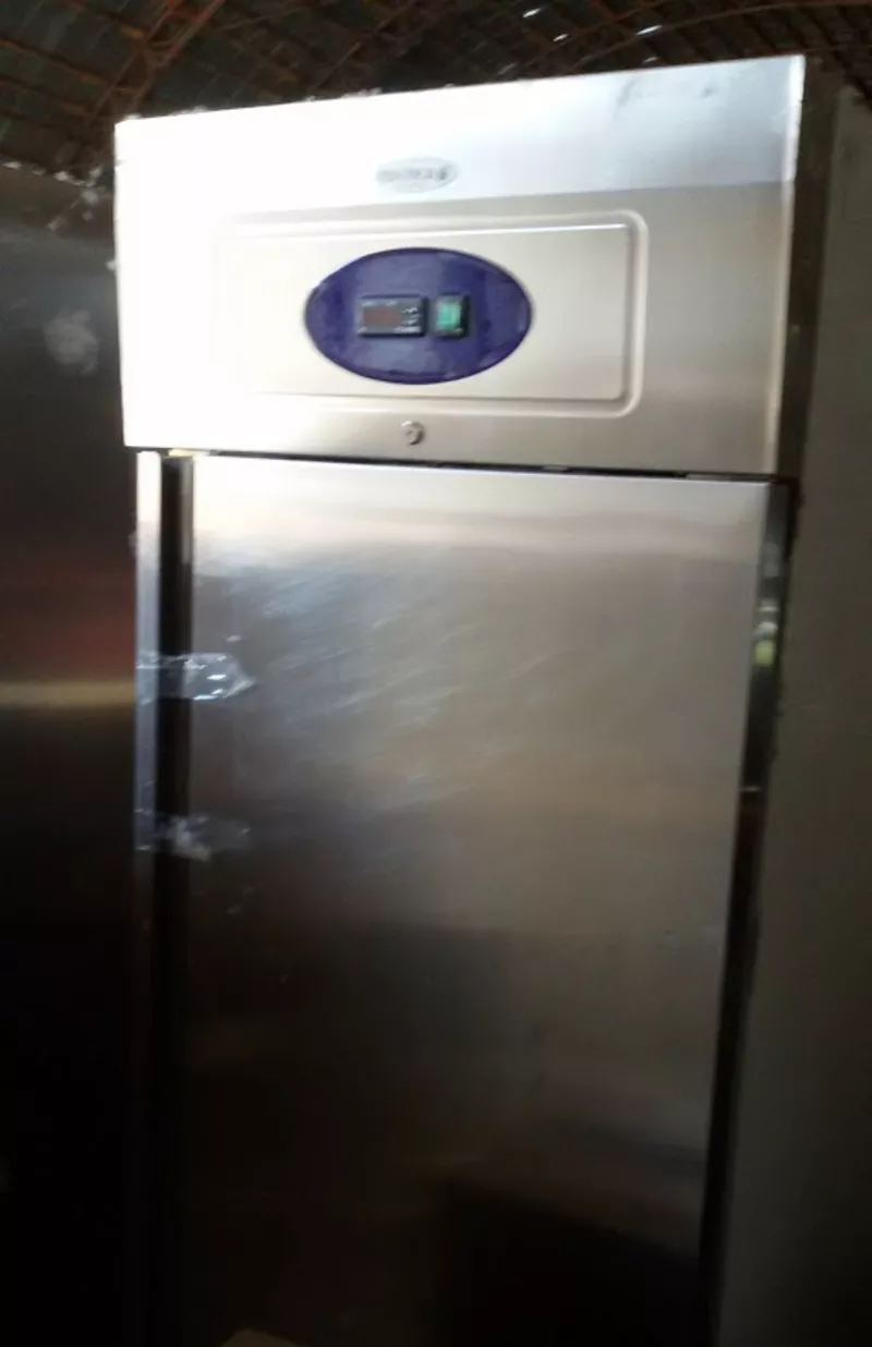 Продам холодильный шкаф бу Tefcold RK 710 для кафе