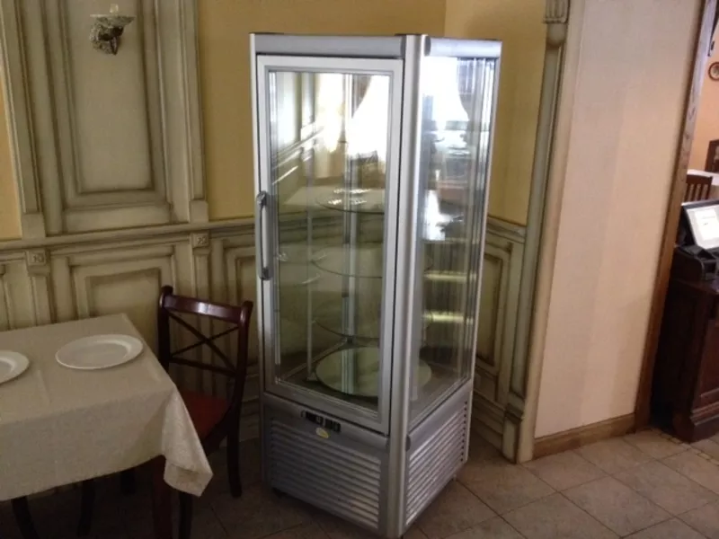 Продам кондитерскую холодильную витрину Tecfrigo Prisma бу для кафе