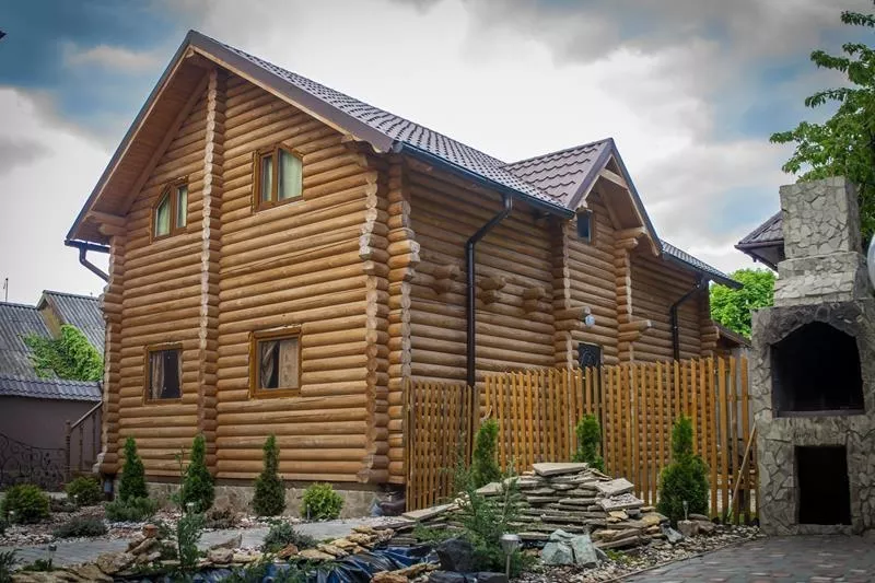Трехуровневый капитальный дом с гостевыми деревянными домиками,  баней  20