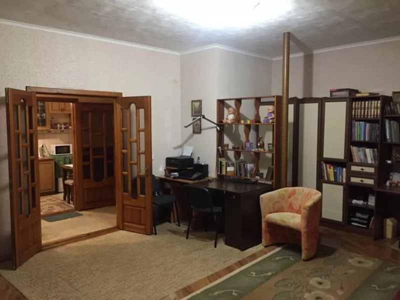 Продам 3-х комнтаную квартиру в центре на Белинского. 2